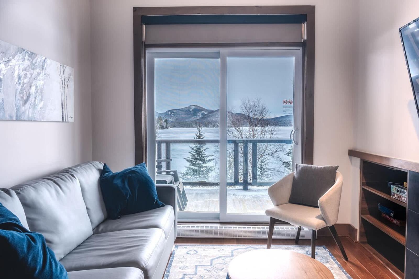 Condo Overlooking Lac Superieur & Mountain Views Exterior photo